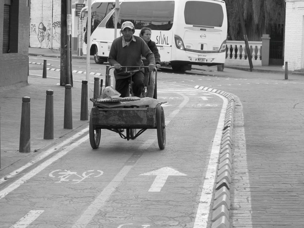 Guía de ciclo-infraestructura para ciudades colombianas